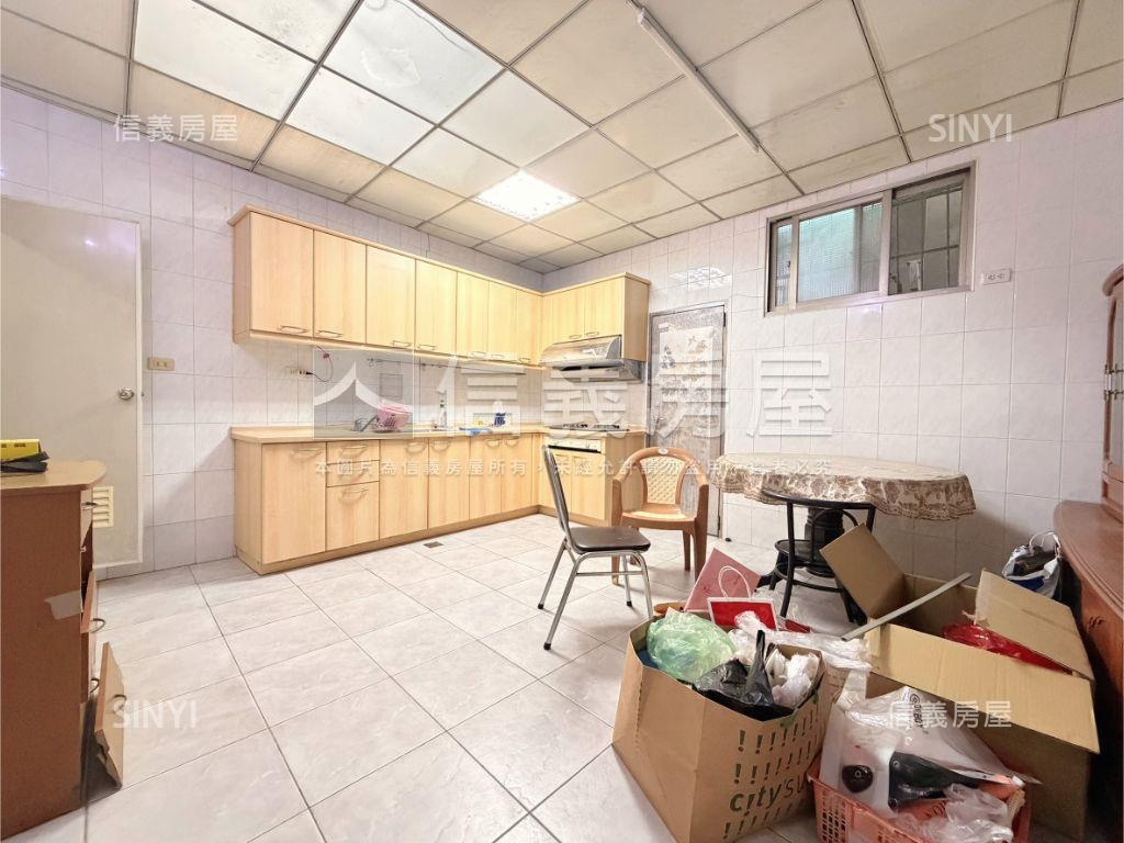 超強！活路有車庫１樓公寓房屋室內格局與周邊環境