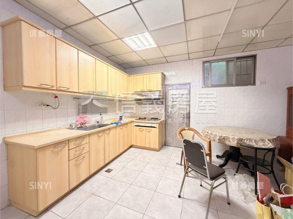 超強！活路有車庫１樓公寓房屋室內格局與周邊環境