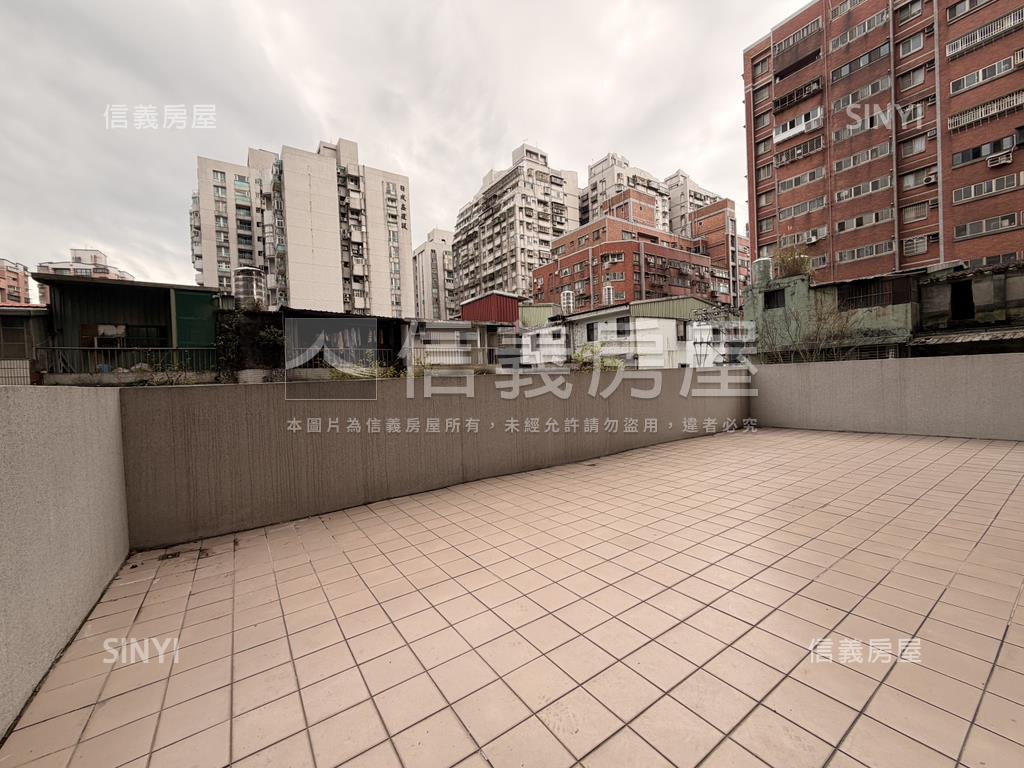 微笑昇樺邊間三房露臺戶房屋室內格局與周邊環境