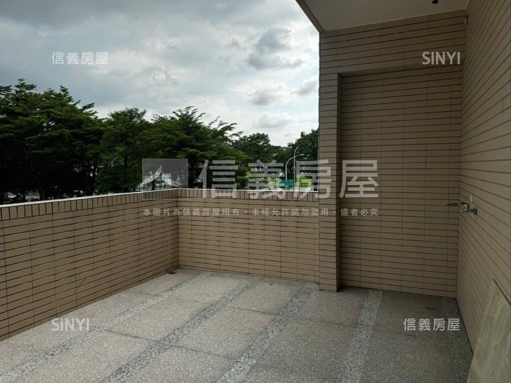 九期面公園朝南電梯店住房屋室內格局與周邊環境