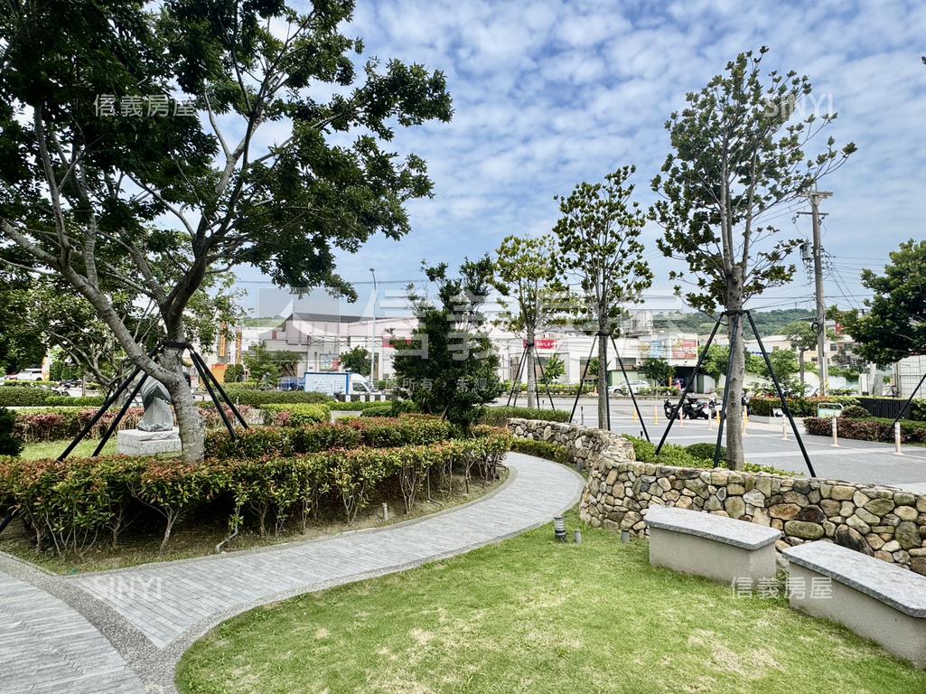 中央公園頂樓三房平車房屋室內格局與周邊環境