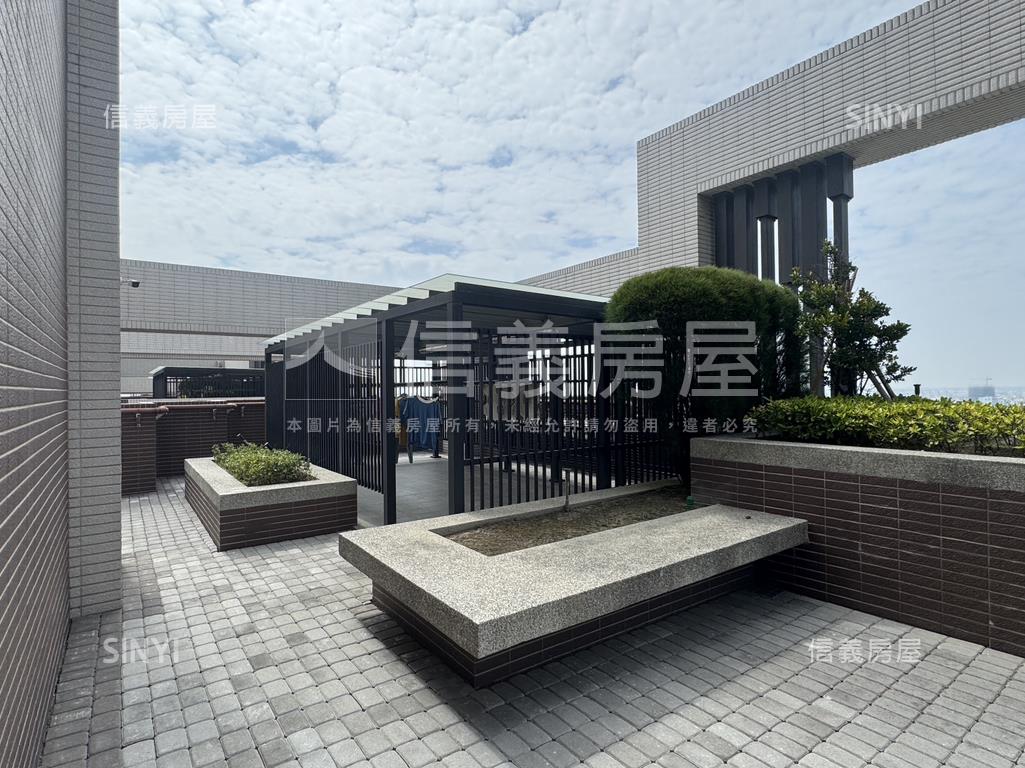 中央公園頂樓三房平車房屋室內格局與周邊環境