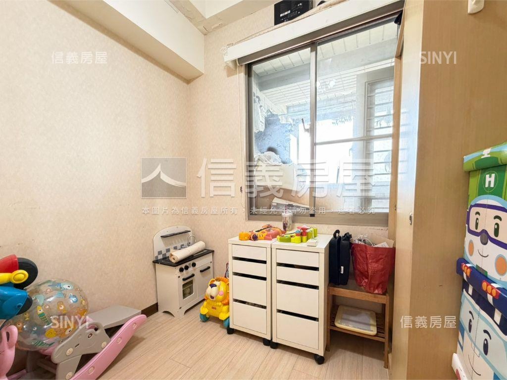 新富時代高樓景觀兩房車位房屋室內格局與周邊環境