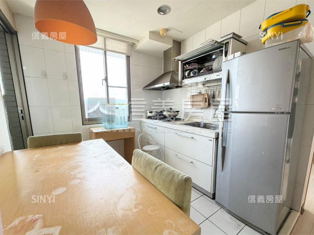新富時代高樓景觀兩房車位房屋室內格局與周邊環境