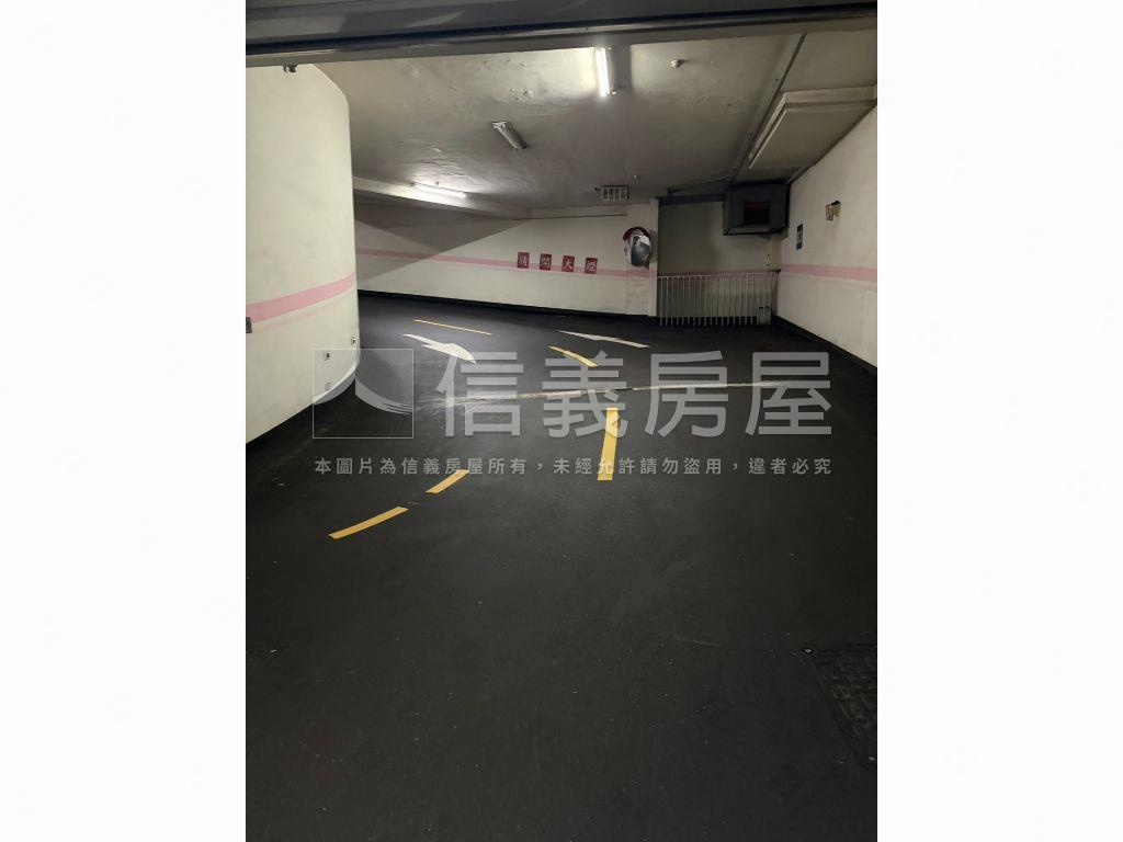 新富時代高樓景觀兩房車位房屋室內格局與周邊環境