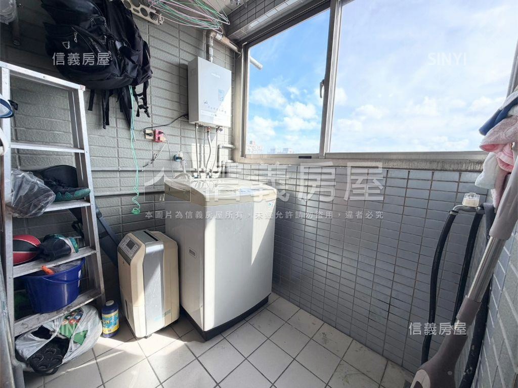 新富時代高樓景觀兩房車位房屋室內格局與周邊環境
