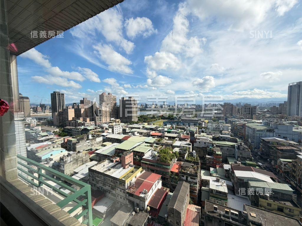 新富時代高樓景觀兩房車位房屋室內格局與周邊環境