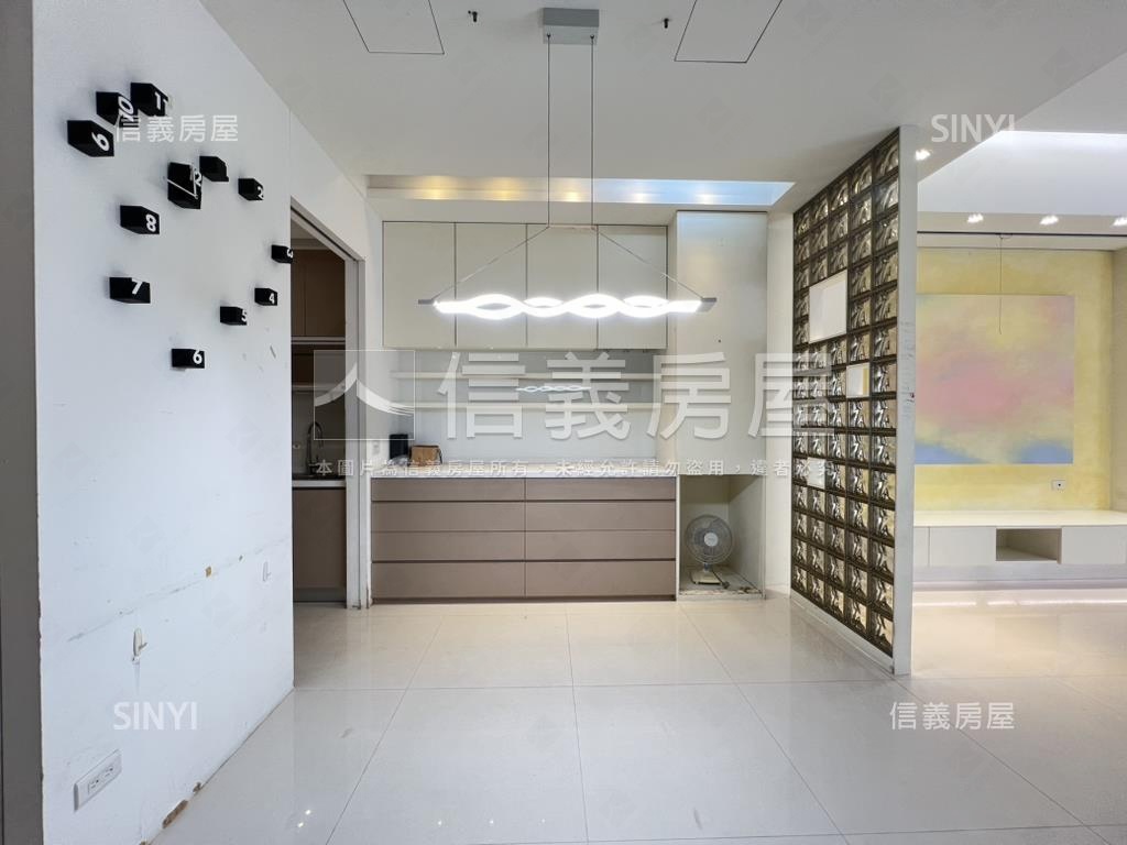 近葳格磊川大面寬車位透天房屋室內格局與周邊環境