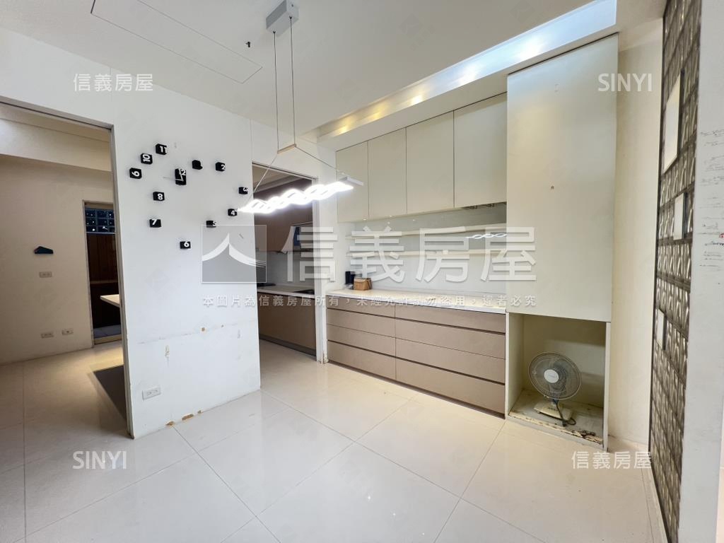 近葳格磊川大面寬車位透天房屋室內格局與周邊環境