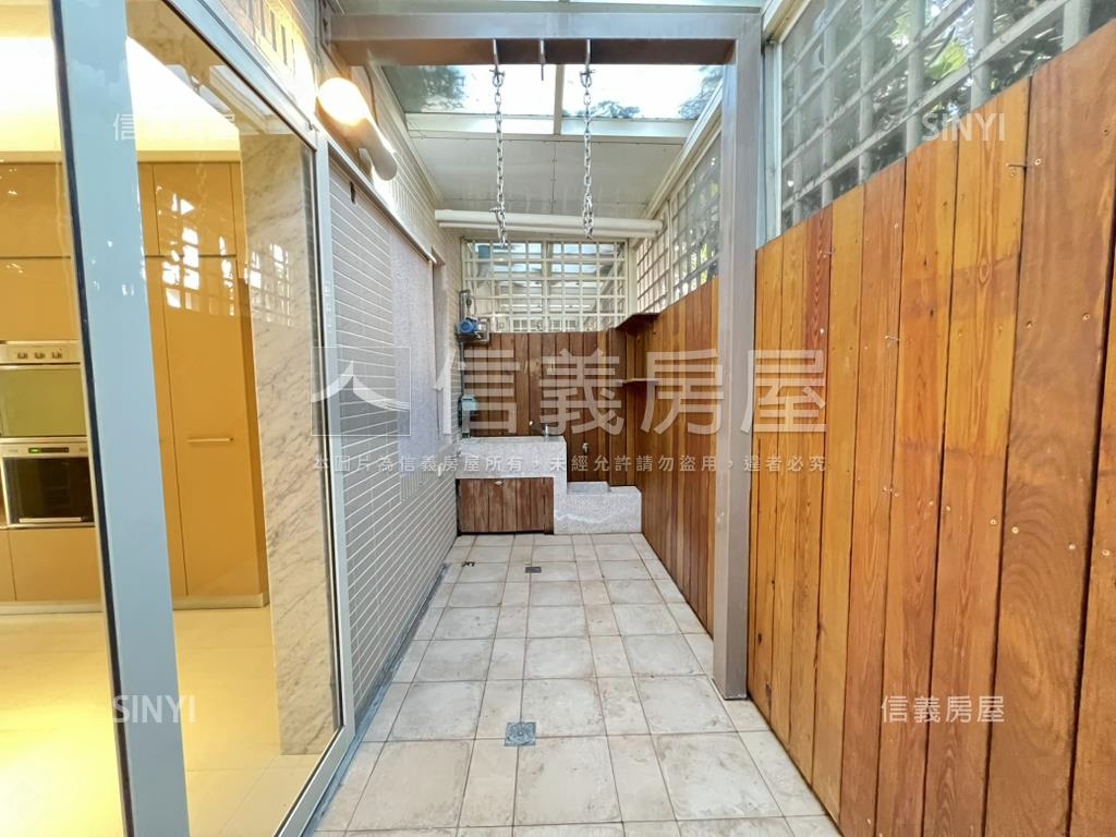 近葳格磊川大面寬車位透天房屋室內格局與周邊環境