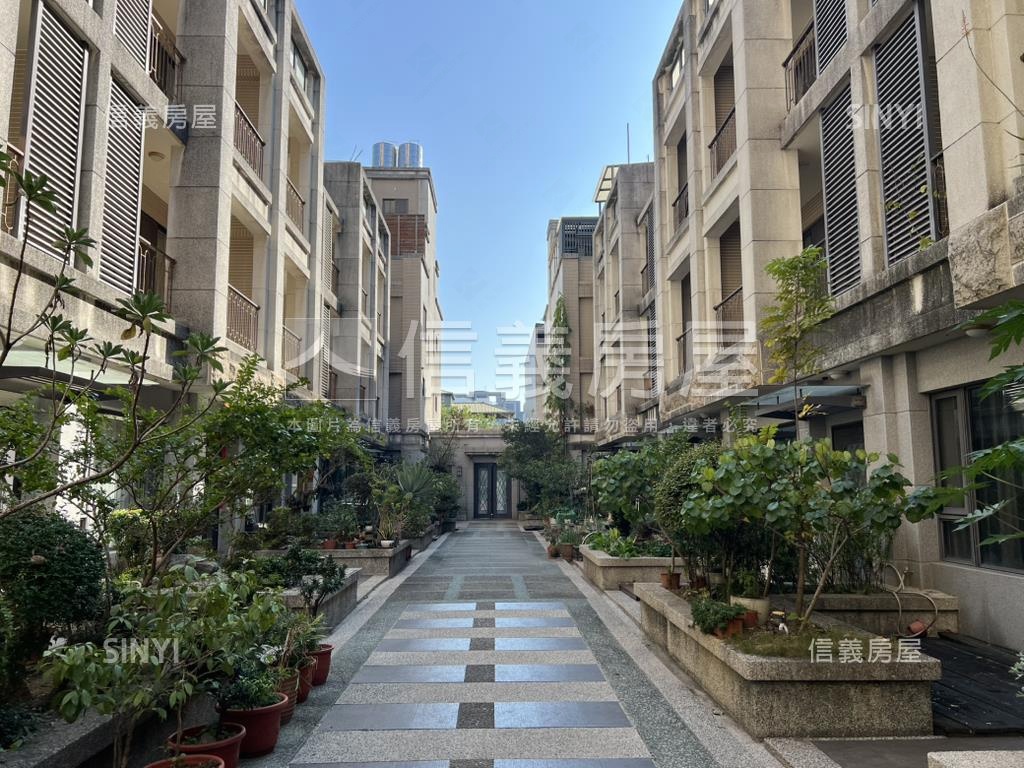 近葳格磊川大面寬車位透天房屋室內格局與周邊環境