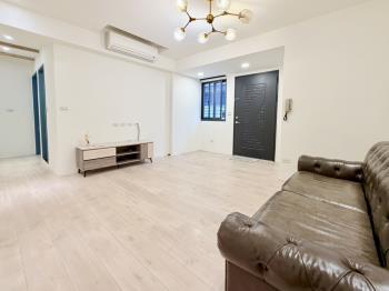 德行東路邊間一樓