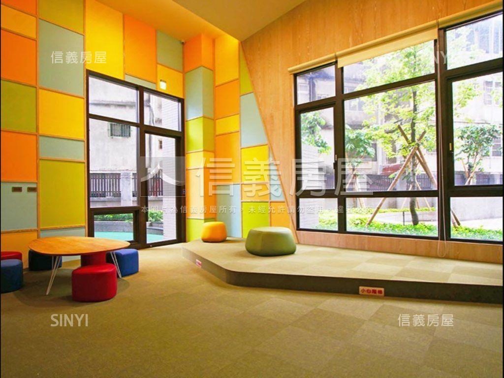 三房價格買君大院四房平車房屋室內格局與周邊環境