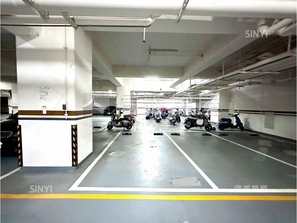 烏日高鐵⏺︎４房Ｂ１車位房屋室內格局與周邊環境