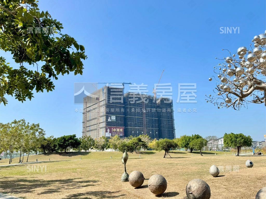 南科卓越城Ｂ０７棟次頂樓房屋室內格局與周邊環境