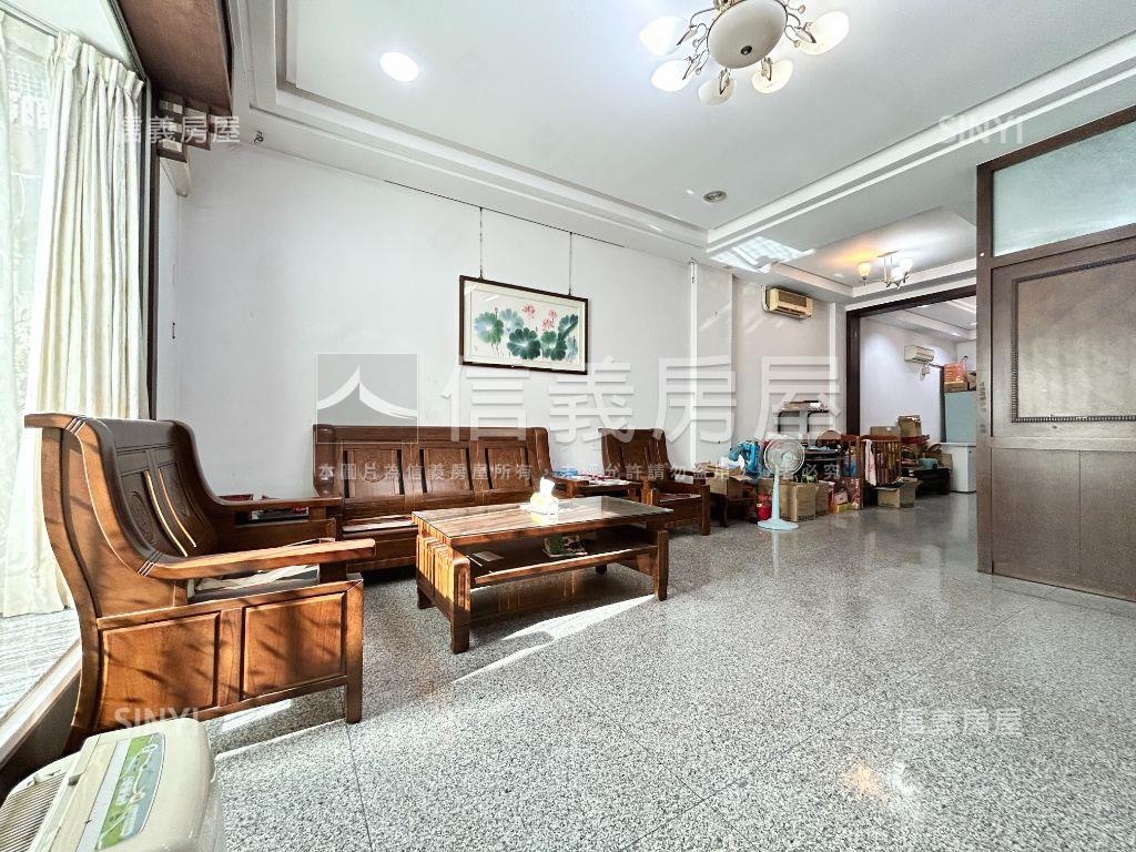 水碓庭院車庫別墅房屋室內格局與周邊環境