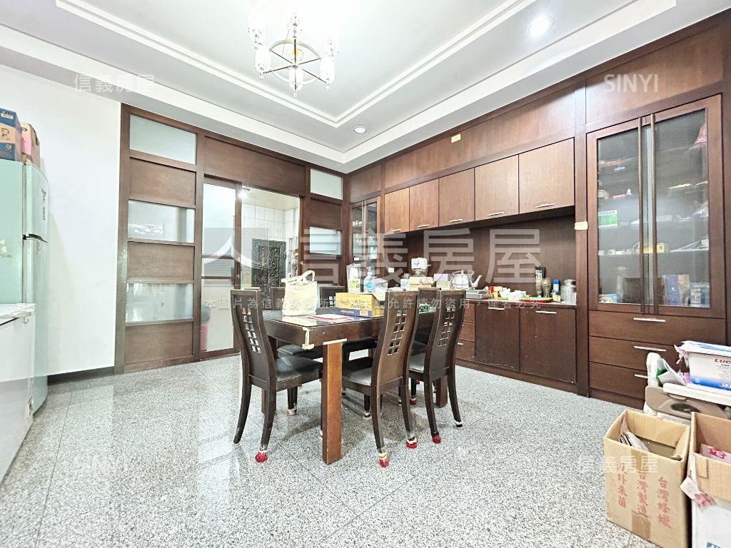 水碓庭院車庫別墅房屋室內格局與周邊環境