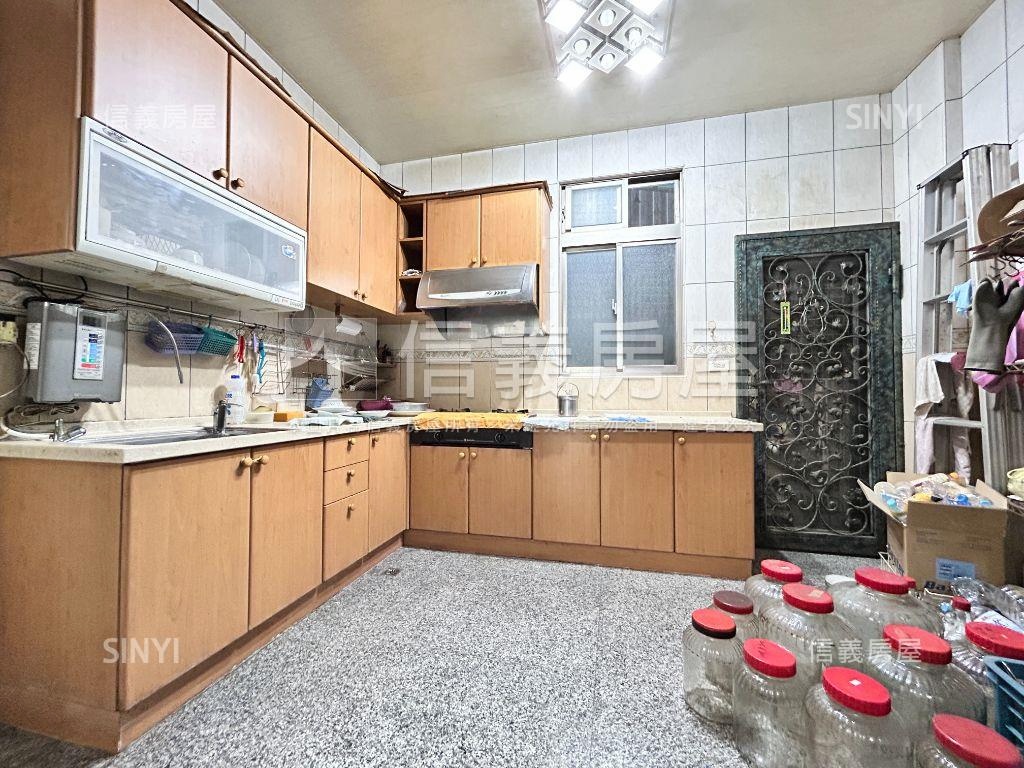 水碓庭院車庫別墅房屋室內格局與周邊環境