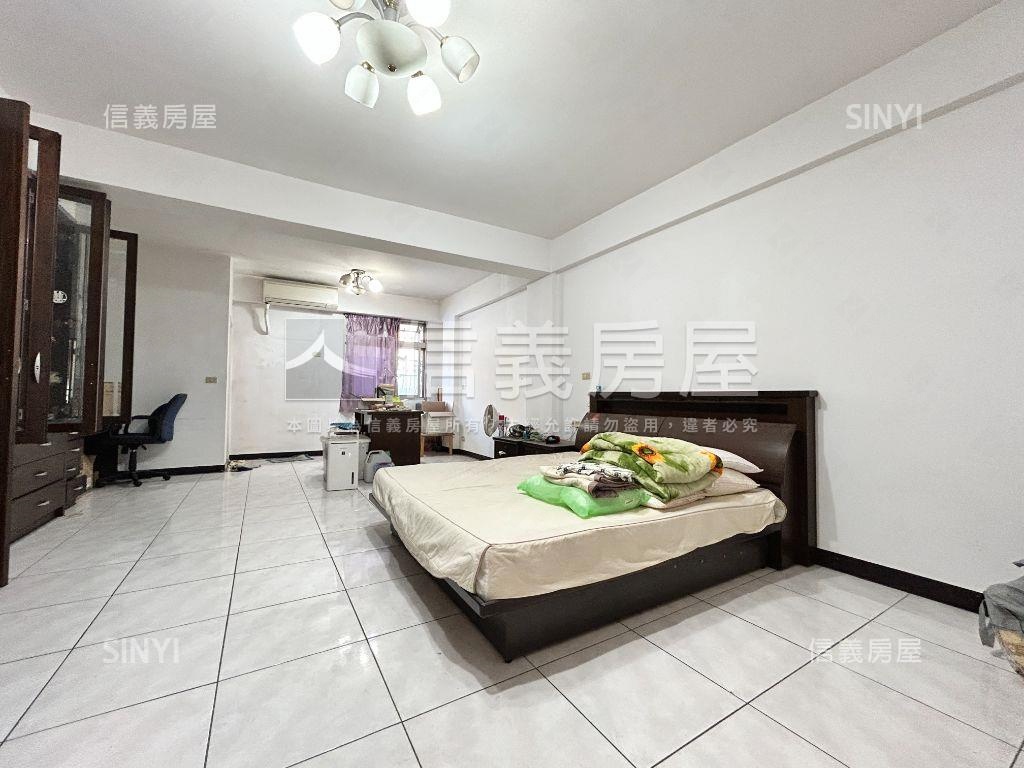 水碓庭院車庫別墅房屋室內格局與周邊環境