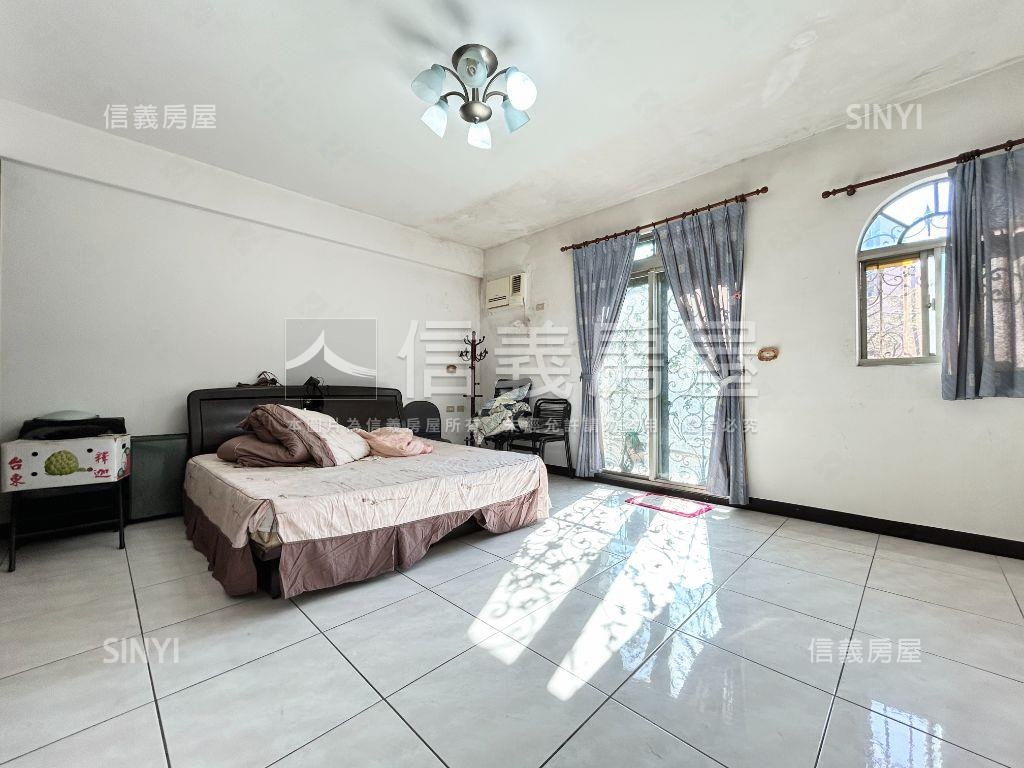 水碓庭院車庫別墅房屋室內格局與周邊環境