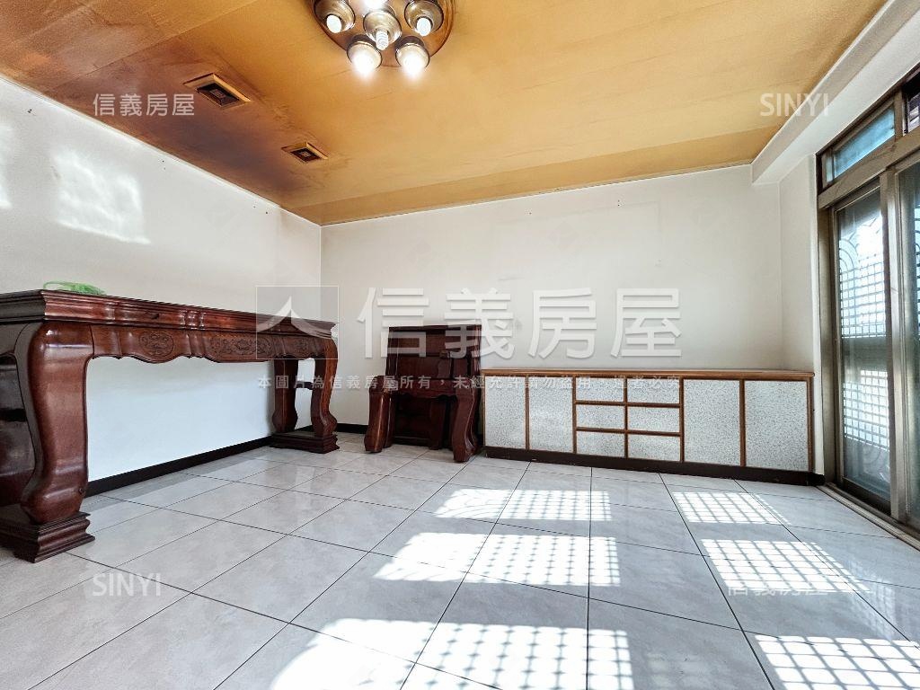 水碓庭院車庫別墅房屋室內格局與周邊環境