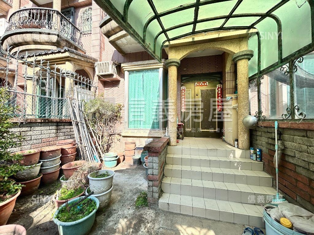 水碓庭院車庫別墅房屋室內格局與周邊環境