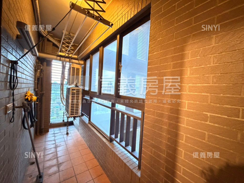 光之建築次頂樓視野大平車房屋室內格局與周邊環境