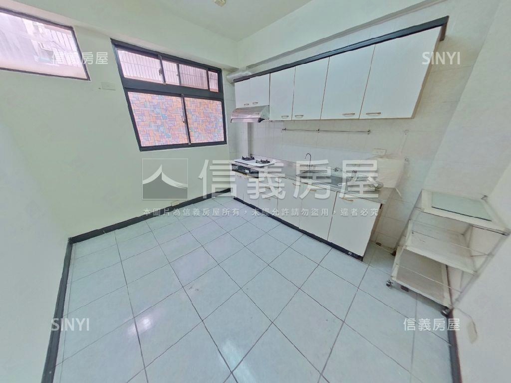 東區九期臨路透天房屋室內格局與周邊環境