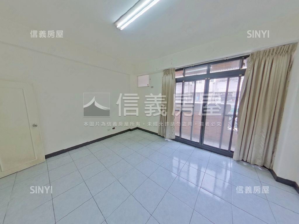 東區九期臨路透天房屋室內格局與周邊環境