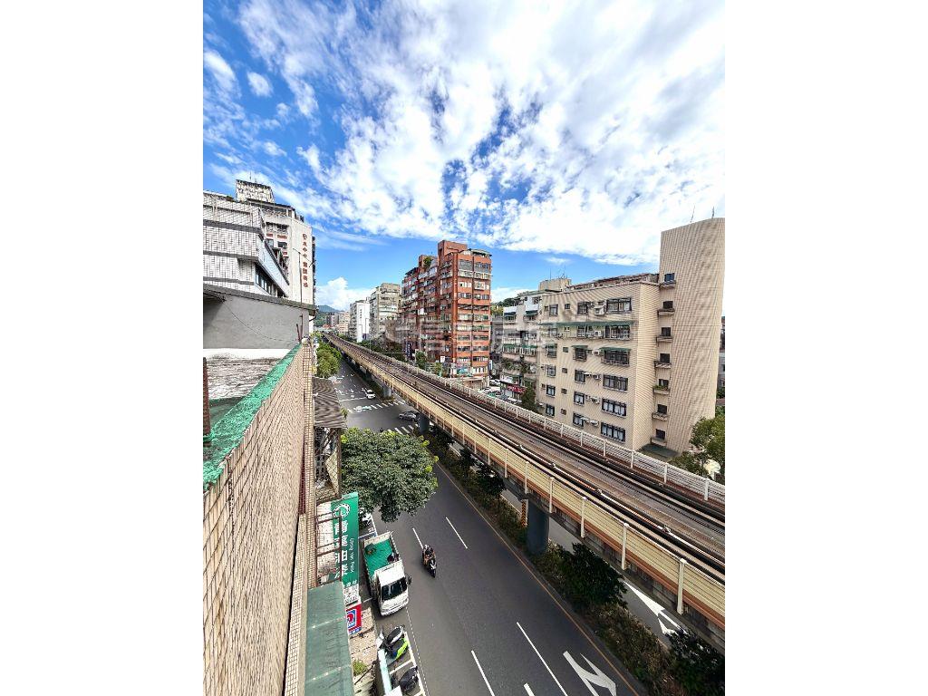 近捷運近學校稀有美寓房屋室內格局與周邊環境