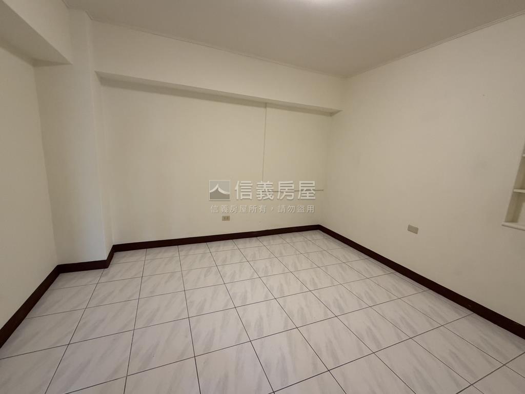 崙平平和質感美店房屋室內格局與周邊環境