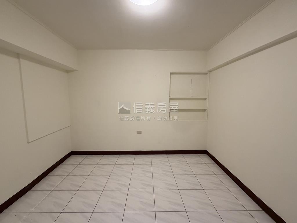 崙平平和質感美店房屋室內格局與周邊環境