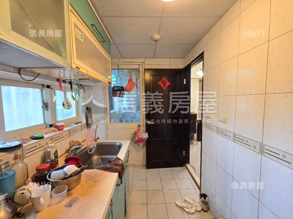 明志科大電梯三房車位房屋室內格局與周邊環境