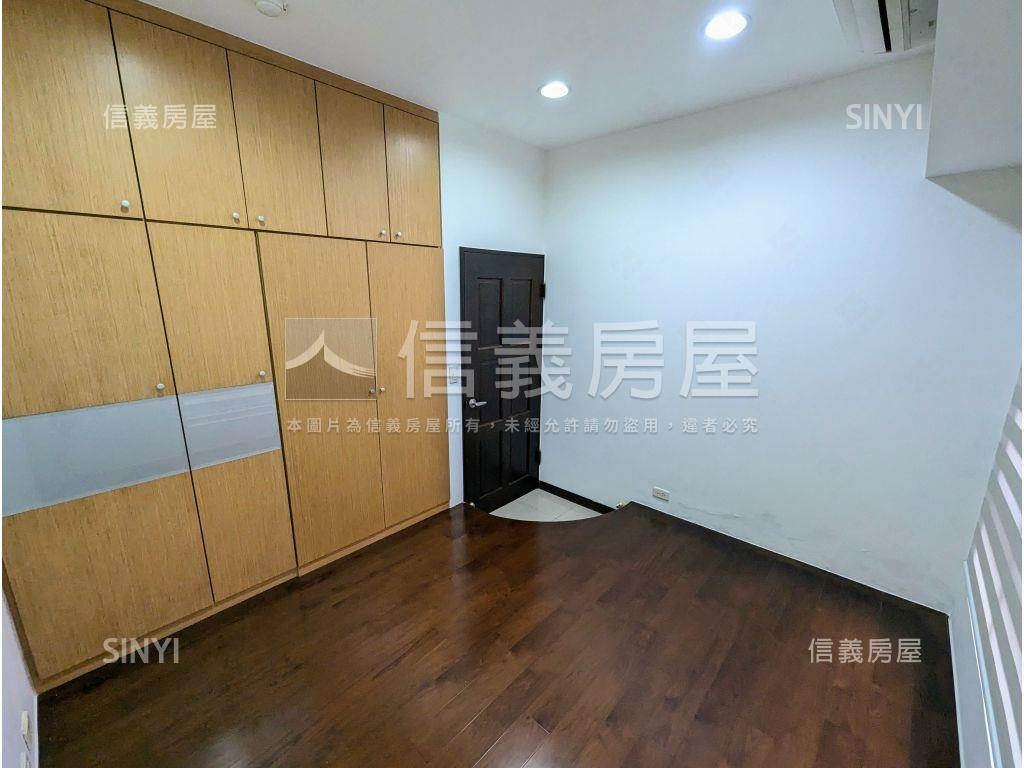 映月三房雙坡平車位房屋室內格局與周邊環境