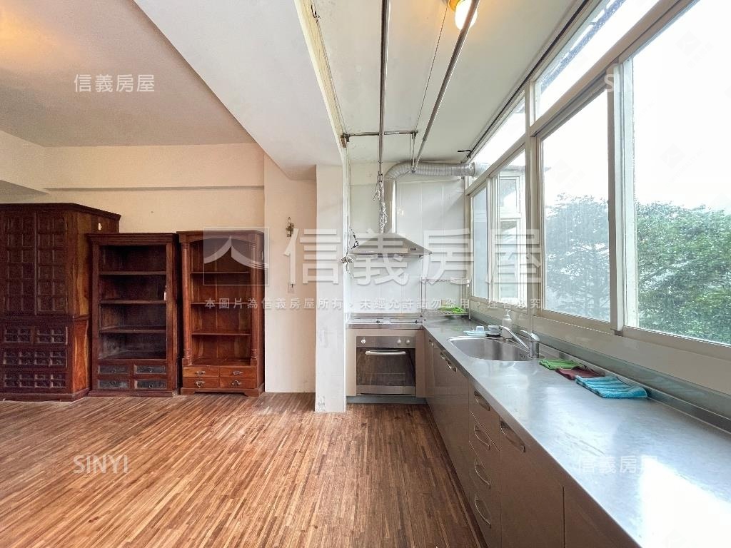 花園新城山景美宅房屋室內格局與周邊環境