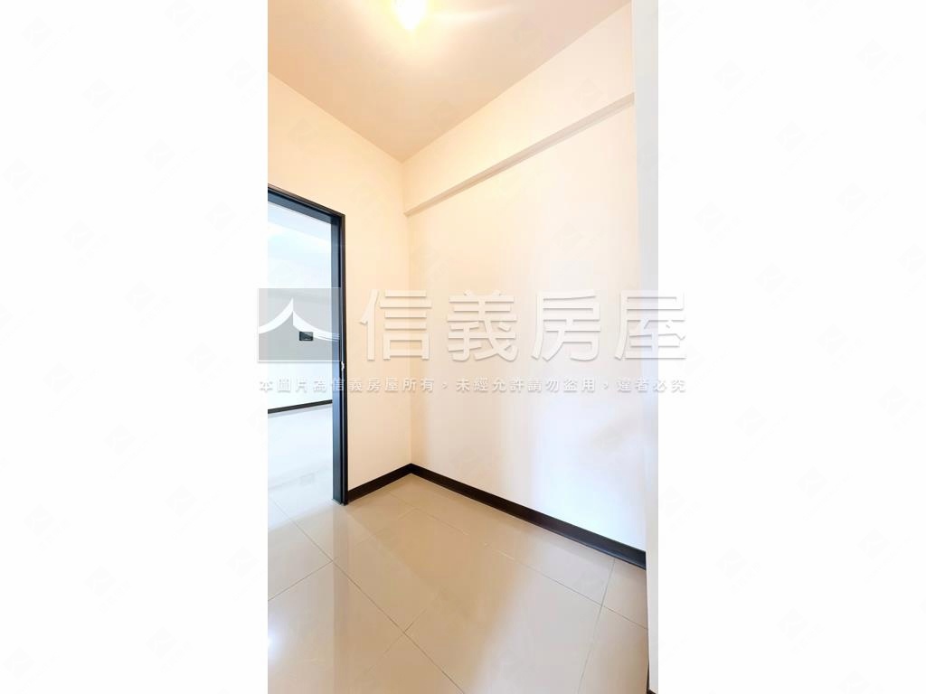 近文青國小合謙學三房車位房屋室內格局與周邊環境