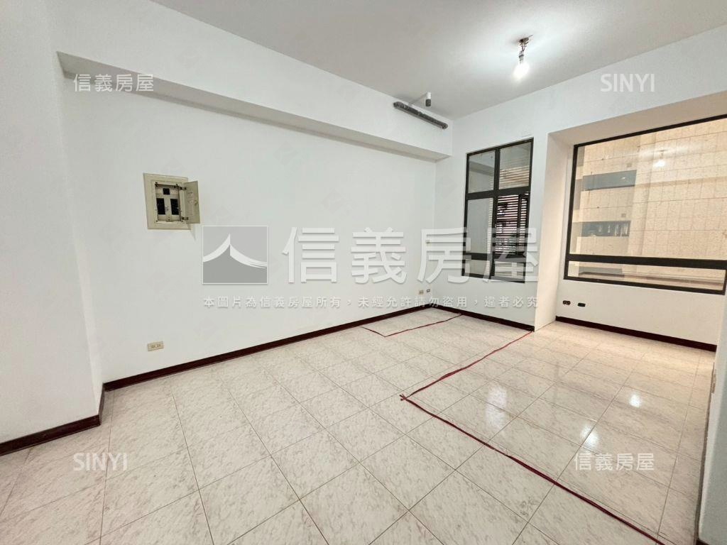 生活派對挑高一房車位房屋室內格局與周邊環境