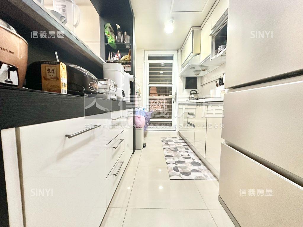 羅馬綠景三房平面車位房屋室內格局與周邊環境