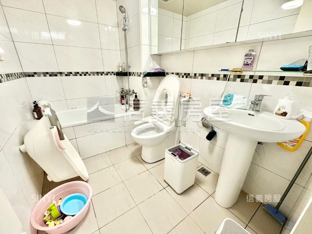 羅馬綠景三房平面車位房屋室內格局與周邊環境