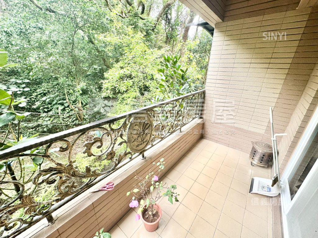 羅馬綠景三房平面車位房屋室內格局與周邊環境