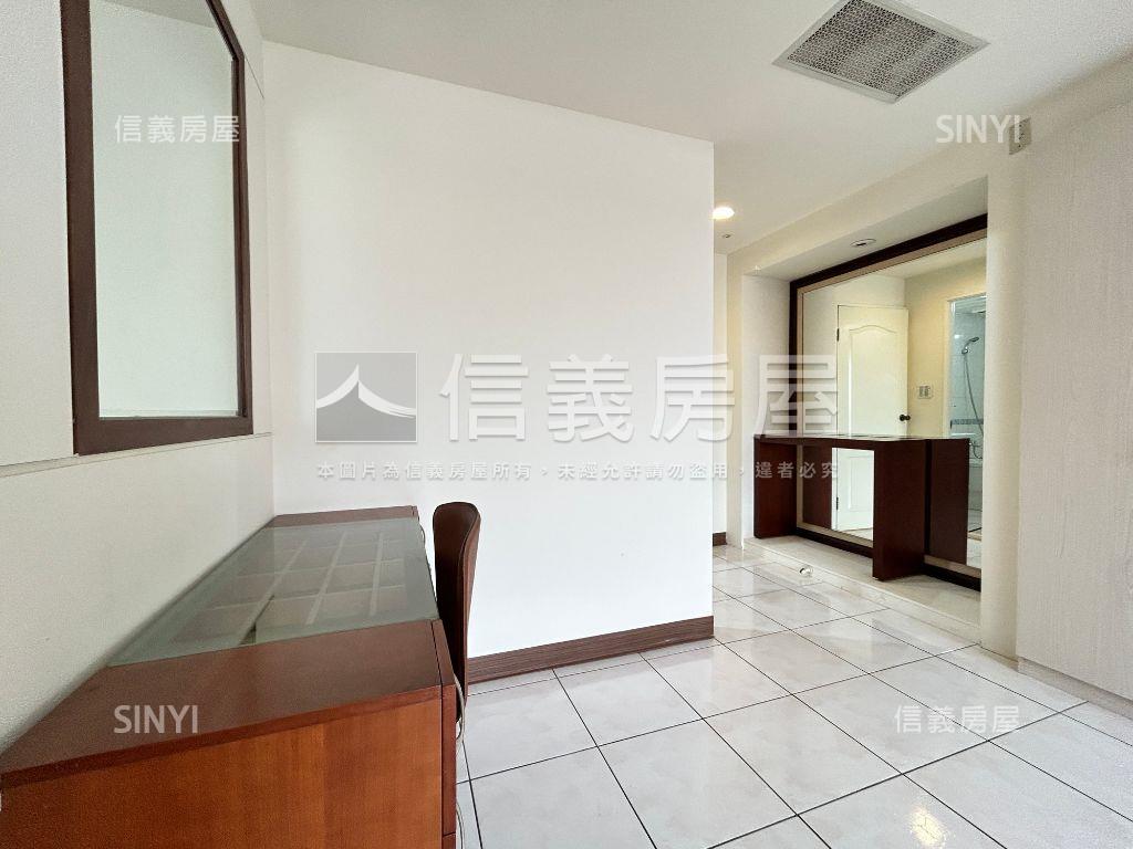 專任市政新境３房平車視野房屋室內格局與周邊環境