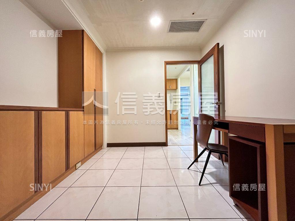 專任市政新境３房平車視野房屋室內格局與周邊環境