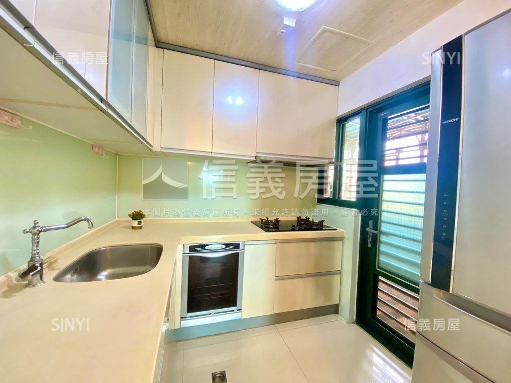 專任公園景觀大三房車位房屋室內格局與周邊環境