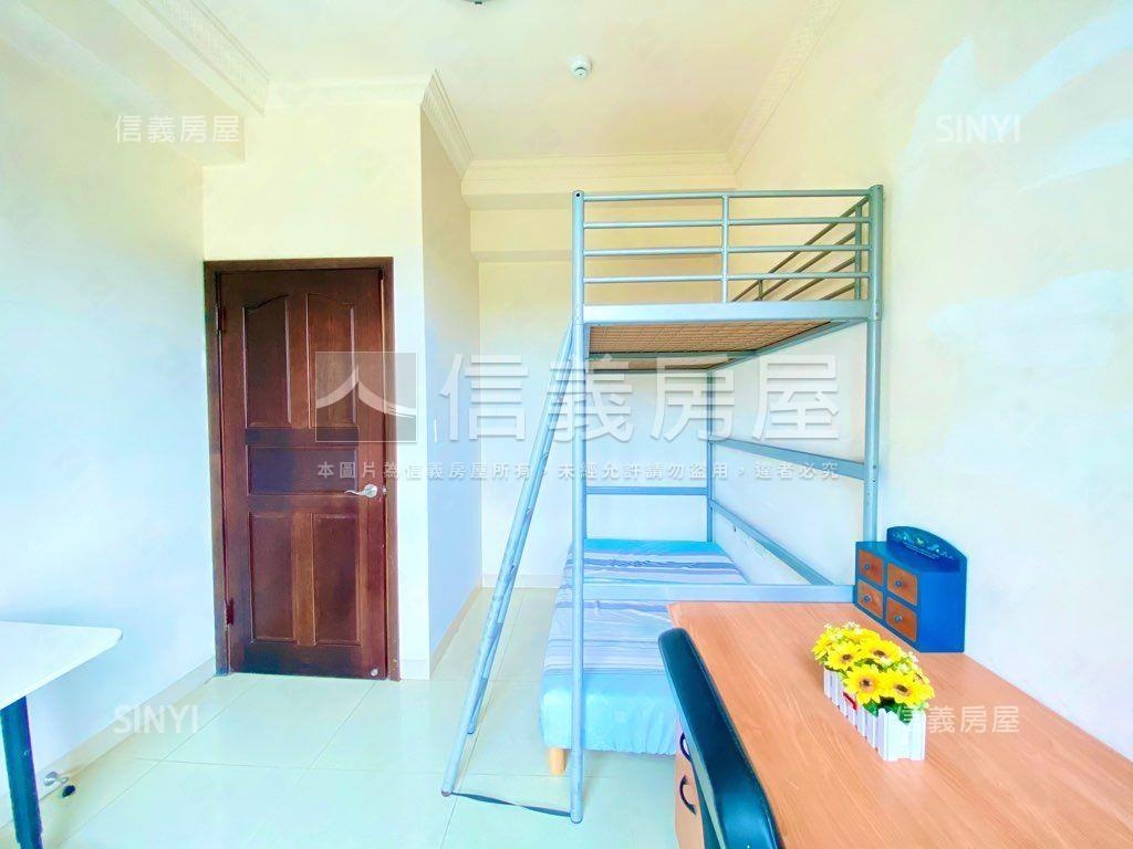 專任公園景觀大三房車位房屋室內格局與周邊環境