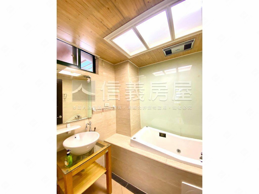 專任公園景觀大三房車位房屋室內格局與周邊環境