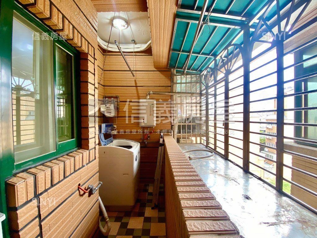 專任公園景觀大三房車位房屋室內格局與周邊環境