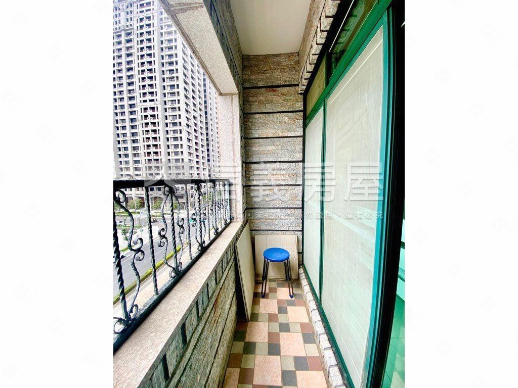 專任公園景觀大三房車位房屋室內格局與周邊環境