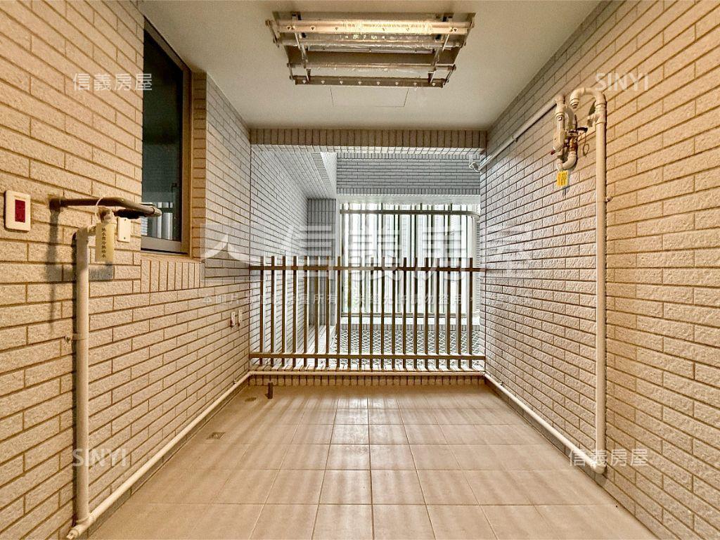 ＳＫＹＯＮＥ三房雙平車位房屋室內格局與周邊環境