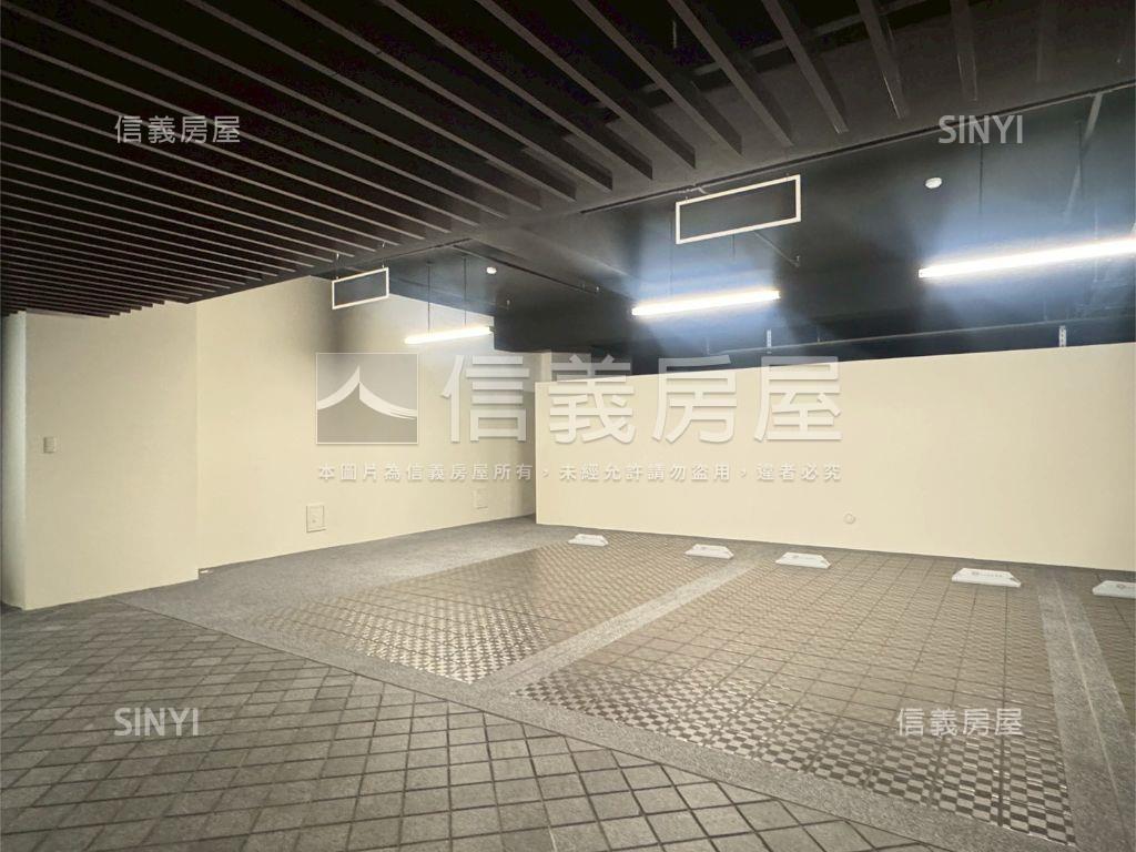 ＳＫＹＯＮＥ三房雙平車位房屋室內格局與周邊環境