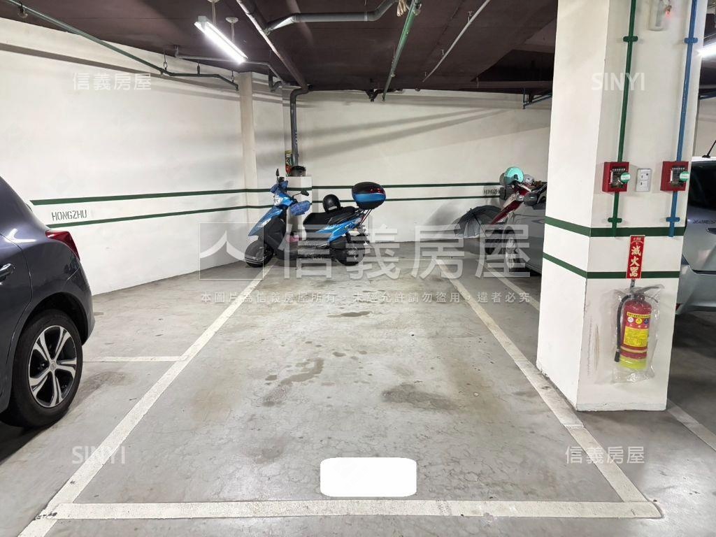 財源滾滾河景３房車位房屋室內格局與周邊環境